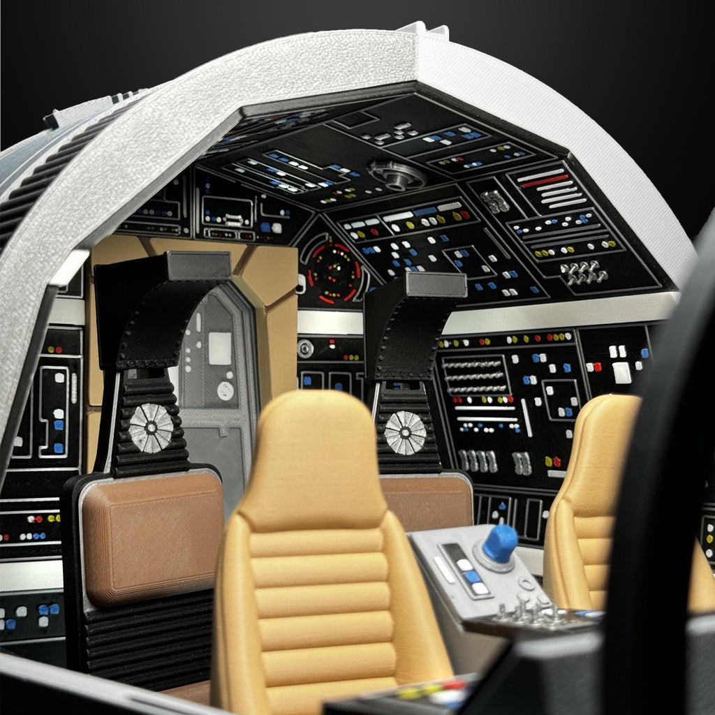 Star Wars Millennium Falcon Cockpit Diorama 1:18 Model Kit - product view 3